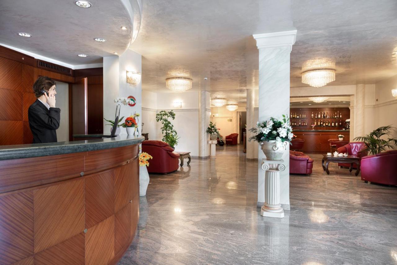 Hotel Gallia Palace Римини Екстериор снимка