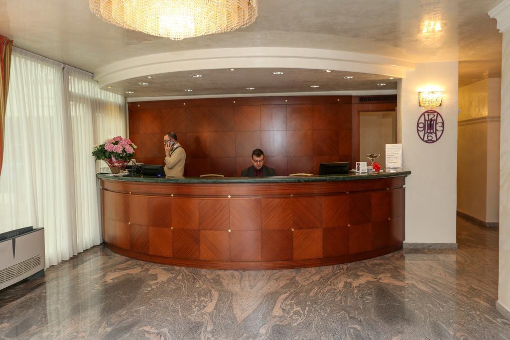 Hotel Gallia Palace Римини Екстериор снимка